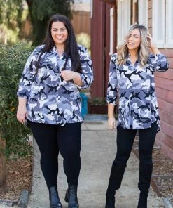 Boutique Simplified Master Of Disguise 3/4 Sleeve Top