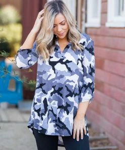 Boutique Simplified Master Of Disguise 3/4 Sleeve Top