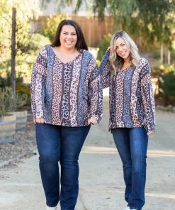 Boutique Simplified Beyond The Headlines Pullover