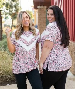 Boutique Simplified Chasing Arrows Short Sleeve Top