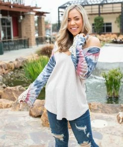 Boutique Simplified Modern Renaissance Raglan Top
