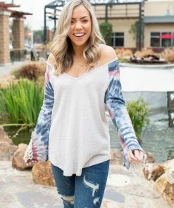 Boutique Simplified Modern Renaissance Raglan Top