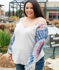 Boutique Simplified Modern Renaissance Raglan Top