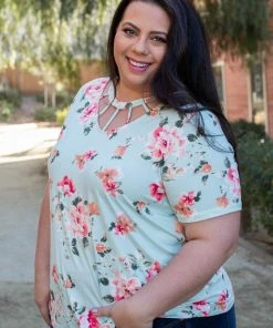 Boutique Simplified Minty Fresh Caged Top