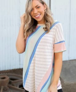 Boutique Simplified Flashback Short Sleeve Top