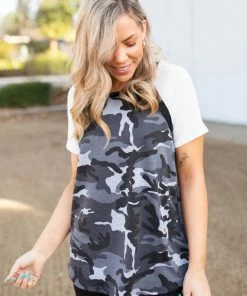 Boutique Simplified Camouflage In Darkness Short Sleeve Raglan