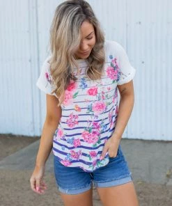 Boutique Simplified Pretty As A Flower Short Sleeve Top 2X
