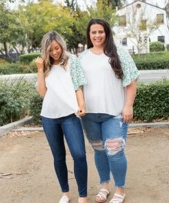 Boutique Simplified Summer Daisy Ruffle Sleeve Top