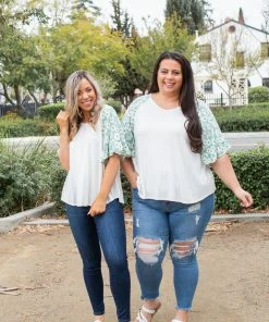 Boutique Simplified Summer Daisy Ruffle Sleeve Top