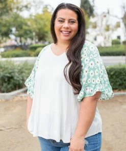 Boutique Simplified Summer Daisy Ruffle Sleeve Top