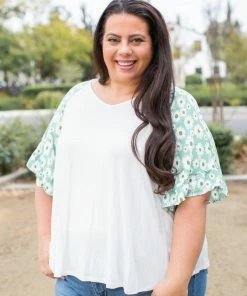 Boutique Simplified Summer Daisy Ruffle Sleeve Top