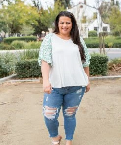 Boutique Simplified Summer Daisy Ruffle Sleeve Top