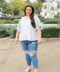 Boutique Simplified Summer Daisy Ruffle Sleeve Top