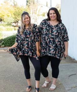 Boutique Simplified Night Blossoms Short Sleeve Top