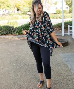 Boutique Simplified Night Blossoms Short Sleeve Top