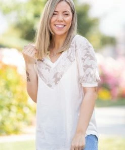 Boutique Simplified Paisley Latte Short Sleeve Top