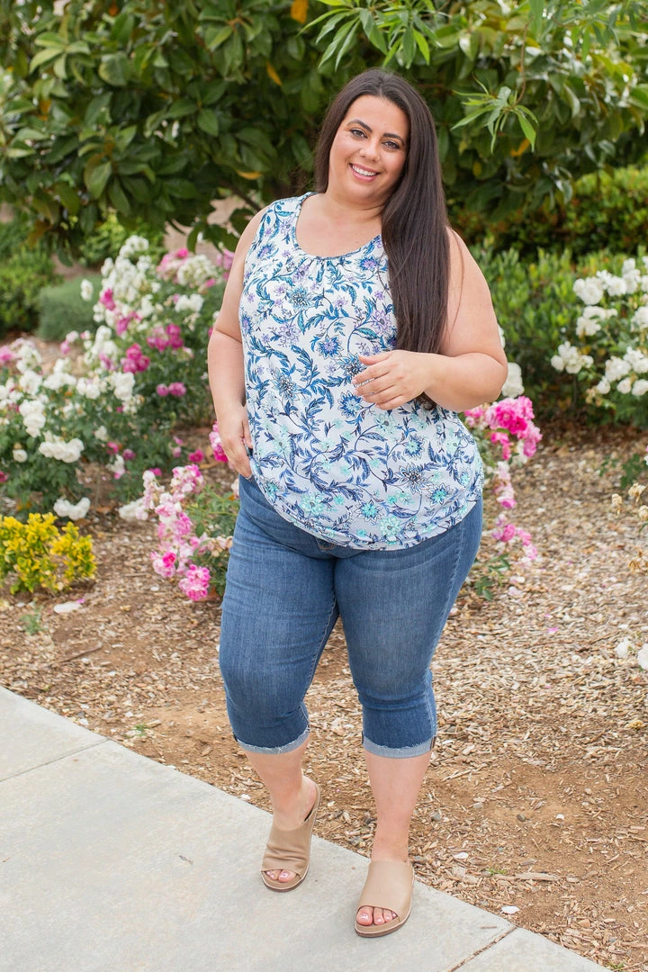 Boutique Simplified Ombre Floral Sleeveless Top 10 Boutique Simplified Ombre Floral Sleeveless Top