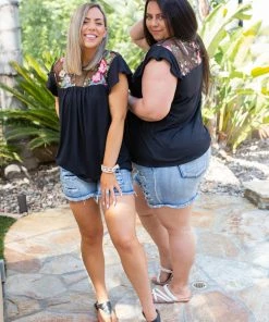 Boutique Simplified Modern Matriarch Flutter Sleeve