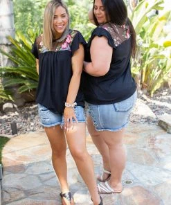 Boutique Simplified Modern Matriarch Flutter Sleeve