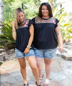 Boutique Simplified Modern Matriarch Flutter Sleeve