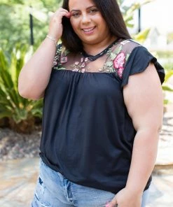 Boutique Simplified Modern Matriarch Flutter Sleeve