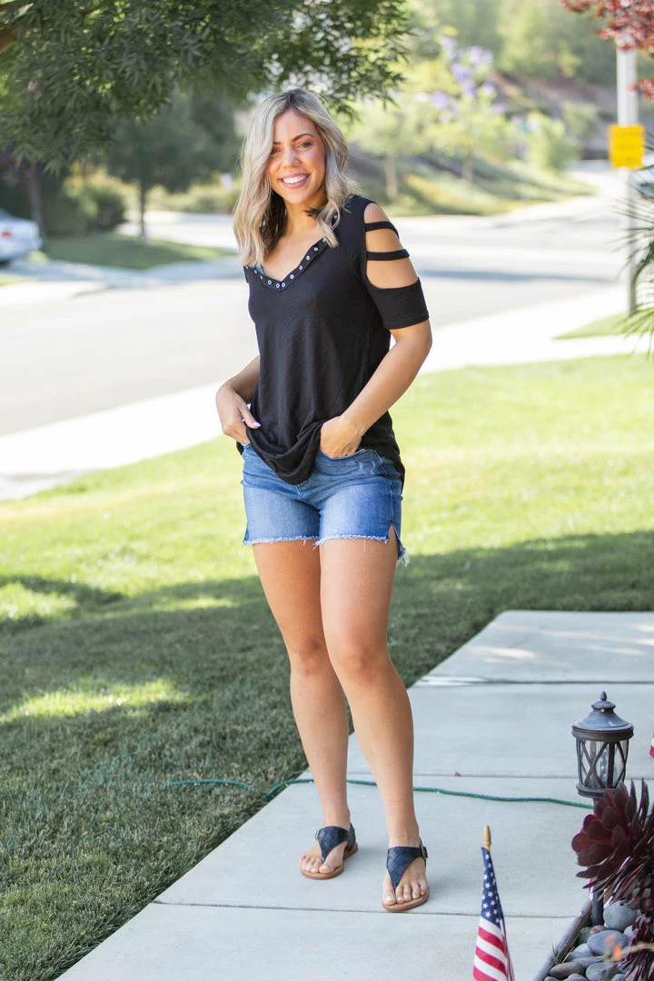 Boutique Simplified Striking Lattice Top In Black 2 Boutique Simplified Striking Lattice Top In Black