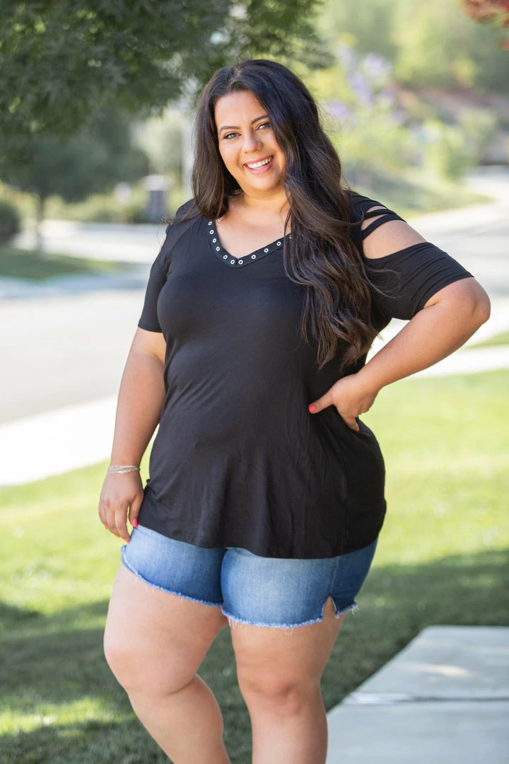 Boutique Simplified Striking Lattice Top In Black 4 Boutique Simplified Striking Lattice Top In Black