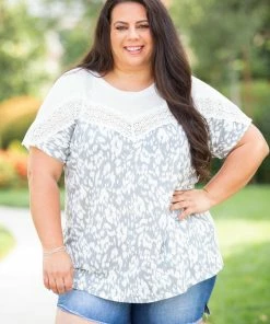 Boutique Simplified Chantilly Lace Dolman