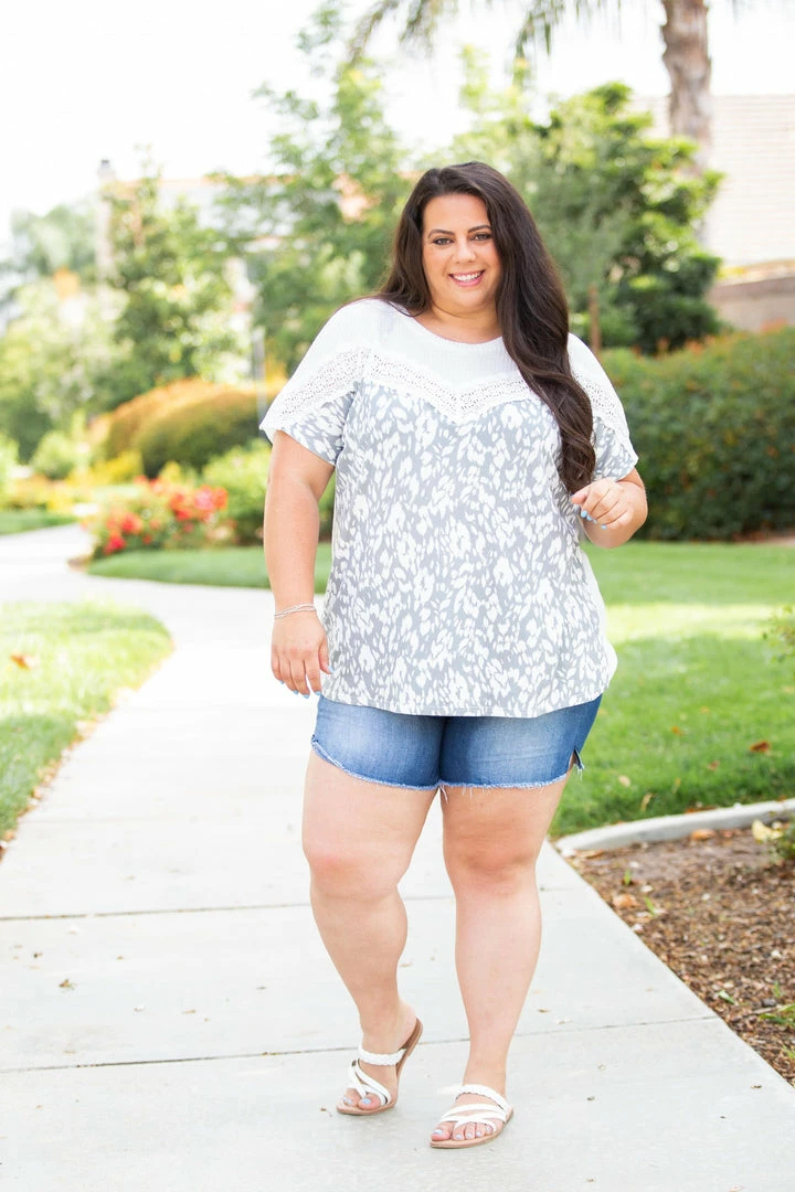 Boutique Simplified Chantilly Lace Dolman 9 Boutique Simplified Chantilly Lace Dolman