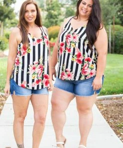 Boutique Simplified Vertical Illusions Tank