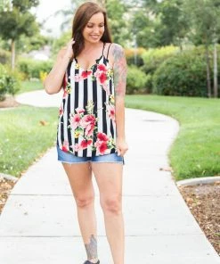 Boutique Simplified Vertical Illusions Tank