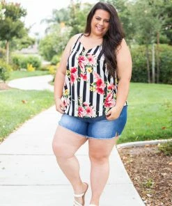 Boutique Simplified Vertical Illusions Tank