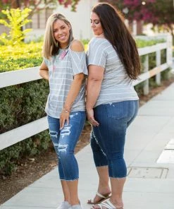 Boutique Simplified Flirty & Fun Short Sleeve Top