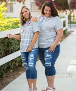 Boutique Simplified Flirty & Fun Short Sleeve Top