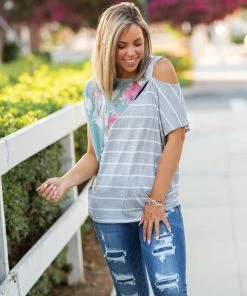 Boutique Simplified Flirty & Fun Short Sleeve Top