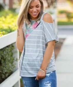 Boutique Simplified Flirty & Fun Short Sleeve Top