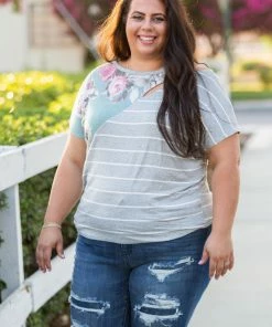 Boutique Simplified Flirty & Fun Short Sleeve Top
