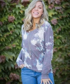 Boutique Simplified It's Electrifying Pullover