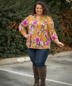 Boutique Simplified Golden Beauty 3/4 Sleeve Top