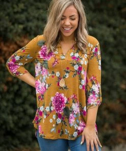 Boutique Simplified Golden Beauty 3/4 Sleeve Top