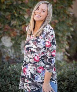 Boutique Simplified Red Dawn V-Neck Gabby 13 Boutique Simplified Red Dawn V-Neck Gabby