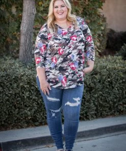 Boutique Simplified Red Dawn V-Neck Gabby 12 Boutique Simplified Red Dawn V-Neck Gabby