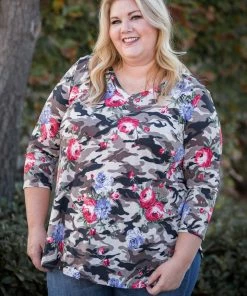 Boutique Simplified Red Dawn V-Neck Gabby 10 Boutique Simplified Red Dawn V-Neck Gabby