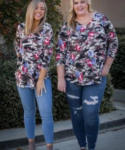 Boutique Simplified Red Dawn V-Neck Gabby 9 Boutique Simplified Red Dawn V-Neck Gabby