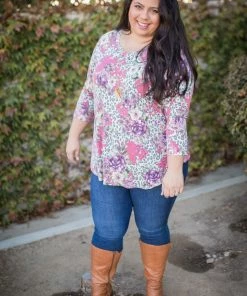 Boutique Simplified Sweetest Escape V-Neck Gabby