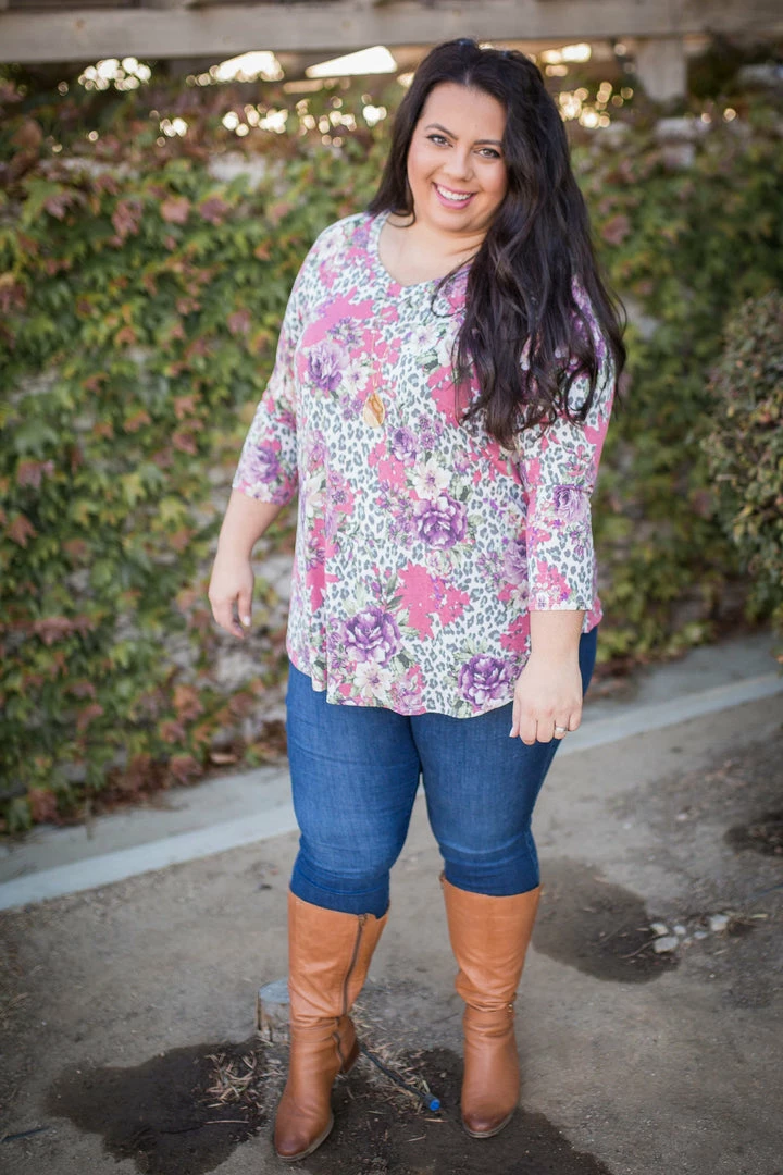 Boutique Simplified Sweetest Escape V-Neck Gabby 2 Boutique Simplified Sweetest Escape V-Neck Gabby