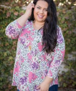 Boutique Simplified Sweetest Escape V-Neck Gabby 12 Boutique Simplified Sweetest Escape V-Neck Gabby