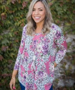 Boutique Simplified Sweetest Escape V-Neck Gabby 9 Boutique Simplified Sweetest Escape V-Neck Gabby