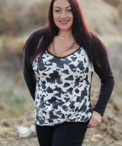 Boutique Simplified Utterly Gorgeous Twist Top