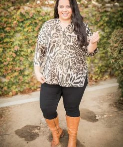 Boutique Simplified Metallic Lined 3/4 Sleeve Top